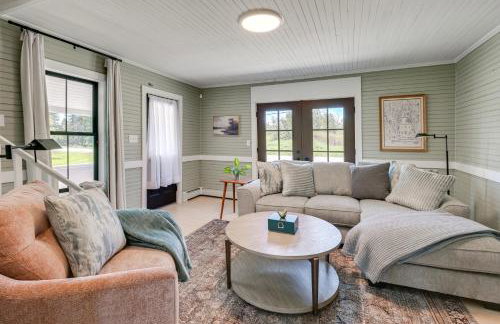 Pond Views Spacious Family Home in Presque Isle! - Foto 1