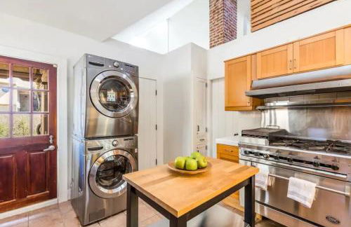 Chic Beach Bungalow 3 Blocks from the Sand - Foto 7