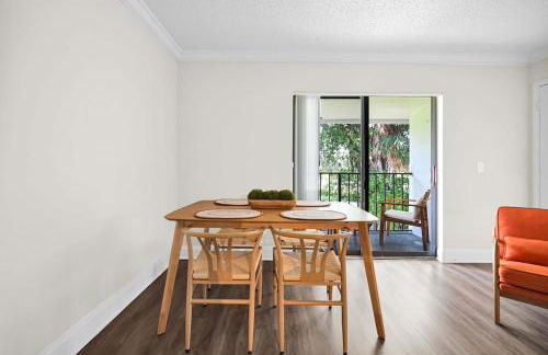 Serene Poolside Getaway Lake Access Parking - Foto 29