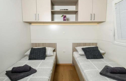 Cozy and Chic Little House with pool Ivinj - 5 - Foto 41