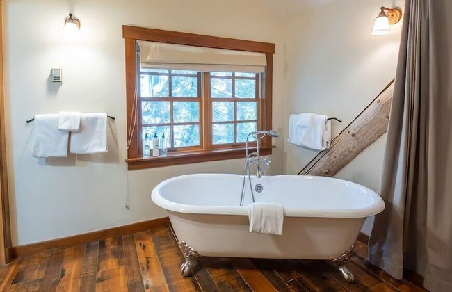 Snow Creek Cabins by Fernie Lodging Co. - Photo 7