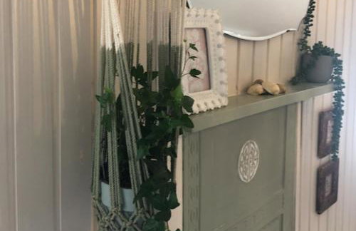 The Pink Cottage upstairs suite & Garden Summer Room - Foto 25