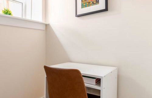 Entire 2-Story Garden Loft Apt with Parking, walk to Metro, Zoo, 2 mi from White House - Photo 13