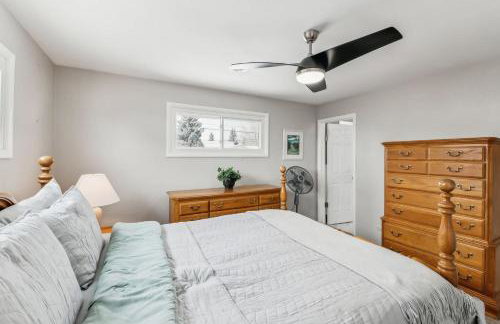 Cozy 3BR Home with BBQ Patio & Gym Near Downtown - Foto 19