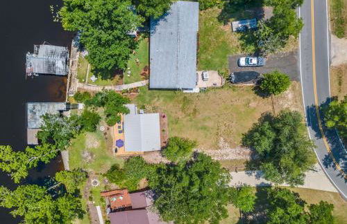 Waterfront on Lake Talquin - Near FSU - Stunning Views - 2 Story Deck - Fire Pit - Fast 1000 mbps Internet - 3 min from Boat Ramp - Foto 7