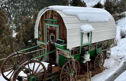 Special Glamping Accommodation Ideal for Nature Lovers in Golden, Colorado - Photo 1