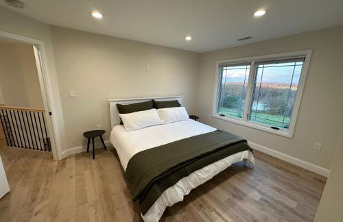 New Farmhouse, King Beds, Game Room, Hot Tub & View! - Foto 24