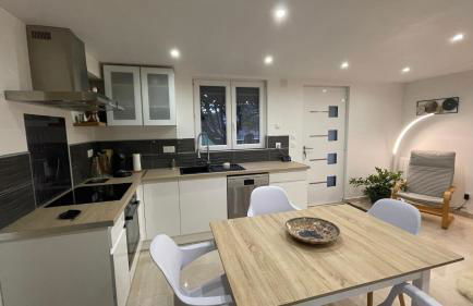 LE HAVRE D'ATHENA - Grand appart, jardin privé, abri vélos & accès rapide A61 - Foto 32