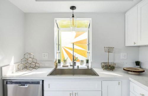 Silver Triangle Oasis with Verdant Backyard - Foto 16