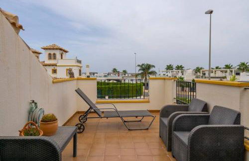 Beautiful 3 Bed Townhouse with landscaped communal pool area - Foto 35