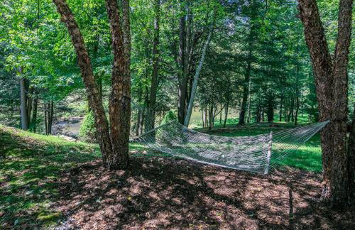 Luxury Riverfront Lodge - Sleeps 12, VIEWS, Fireplaces, Dogs OK - Photo 16