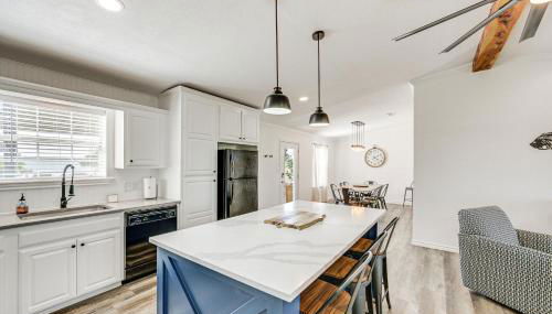 Van Vacation Retreat with Private 300-Acre Lake! - Photo 2