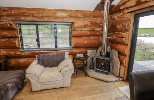 Douglas Cabin at Salford Court Farm Fishing Cabins - Foto 3