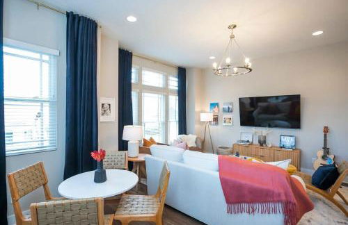 Roof Deck Grill VIEWS 2 Miles from Broadway - Foto 16