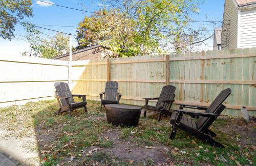 Uptown Haven Walkable Home with Bikes and Firepit near Downtown - Foto 36