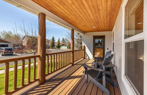 Modern Lodge with a Jacuzzi Tub - Photo 13