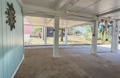 Spacious house- Deep Water Dock Pool Golf Cart Rental available - Foto 49