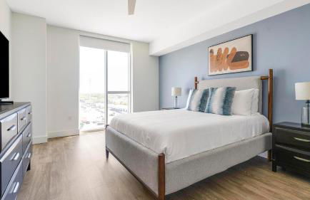 Landing Incredible 2BD Pool - Photo 6