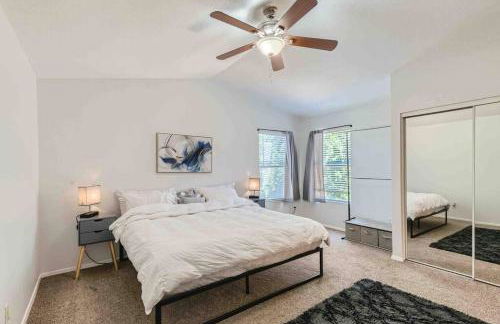 Modern Spacious 3 BR Home Pool and Game - Foto 18