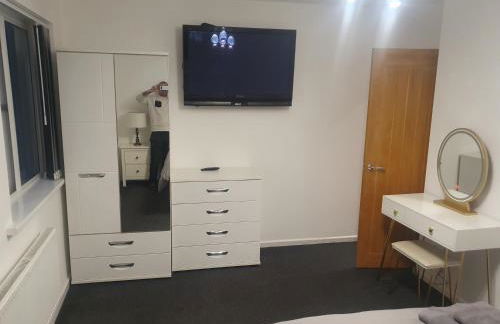 The hawthorns large detached 3 bedroom family home - Photo 41