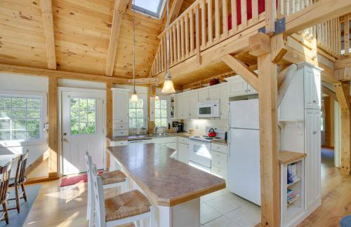 Frye Island Family Cabin with Lake and Beach Access! - Foto 3