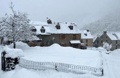 Marmotte Gîte 2à4 personnes avec cheminée à 10mn des pistes - Foto 8