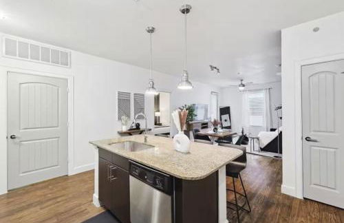 Chic and Stylish 2B near Legacy West Wi-Fi Fitness Pool 2260 - Foto 24