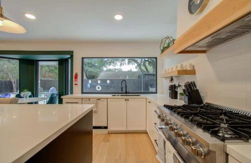 Spring Branch Paradise 4-BD Backyard Pool Oasis - Foto 14