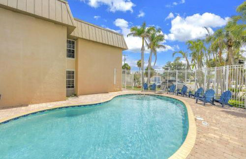 The Village Breeze 8BR with heated Pool, near Beach, 250ft to Siesta Key Village! - Foto 1
