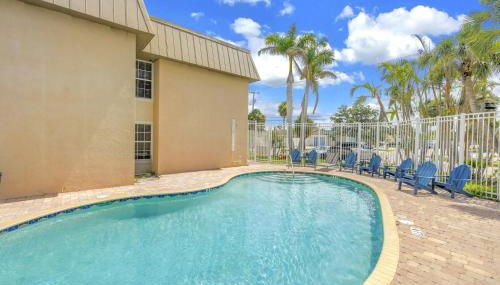 The Village Breeze 8BR with heated Pool, near Beach, 250ft to Siesta Key Village! - Foto 1