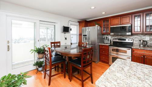 Eastie Roomy 3BR with Easy City and Airport Access - Foto 5