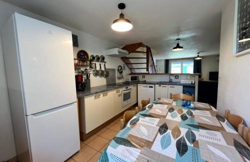 Belle villa entièrement climatisée 4 chambres 10 couchages, fibre WIFI, 2 terrasses parking privatif dans résidence sécurisée piscine commune 800 m de la mer LRCS69 - Foto 8