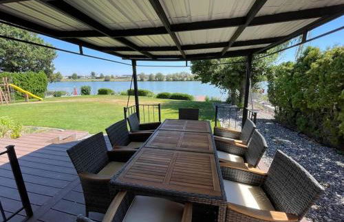 Edgewater Paradise HotTub Private Dock & Game Room - Foto 58