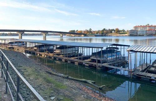 Pool and Dock Access Lakefront Hot Springs Condo! - Foto 35