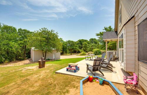 half Mi to Lake Texoma Home with Fire Pit and Grill! - Photo 24