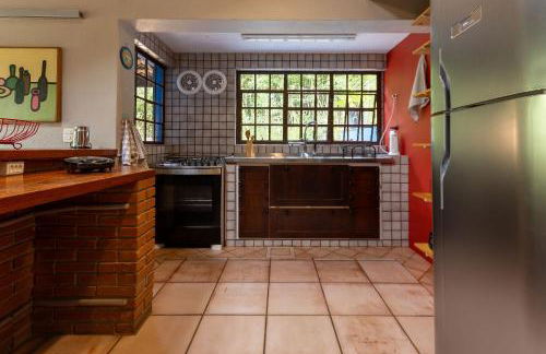 Casa espaçosa com piscina ampla e churrasqueira perto de São Paulo - Foto 28