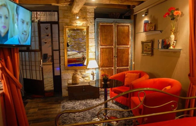 Antique Luxury Groundfloor Suite - Photo 8