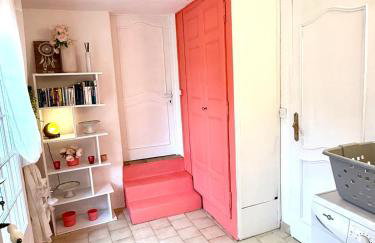 Small Provencal Castle with Swimming Pool, Tennis, Gym & Calm - Foto 14