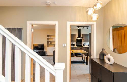 3 Bedroom House-Free Parking-by Holiday Homes - Foto 11