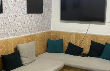 Casa composta por 2 quartos sala cozinha banheiro e uma varanda grande com uma churrasqueira Localizada na Rua Trindade 228 Palmeiras cabo frio na rua da lagoa MOBILIADA WI-FI SUPER ACONCHEGANTE AMBIENTE FAMILIAR - Photo 7