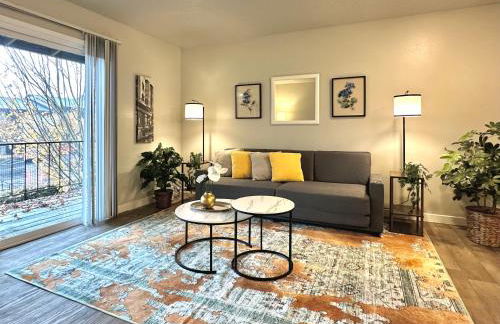 Cozy One-Bedroom Haven with Big Balcony - Foto 1