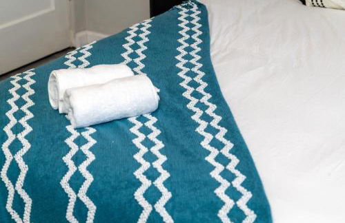 Pasadena Charming Vacation Home with Hot Jacuzzi - Photo 62