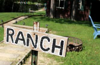 Rustic Family Cabin Rental with a Fire Pit near Wisconsin Dells - Foto 2