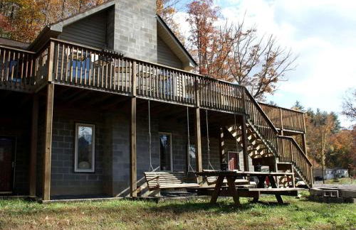 Secluded Family Getaway with Stunning Mountain Views near Pigeon Forge, Tennessee - Photo 1