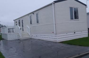AMC Flamingo Land Caravan, Motorhome & Campervan Hire - Foto 8