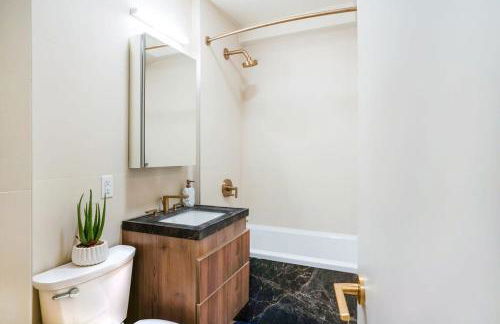 52-3DE Newly renovated 2BR BTH Midtown East - Photo 14