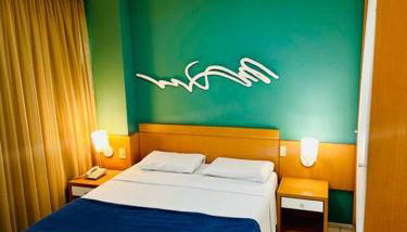 Praia do Canto Apart Hotel - Quarto sala e varanda - Foto 2