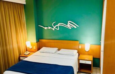 Praia do Canto Apart Hotel - Quarto sala e varanda - Foto 2