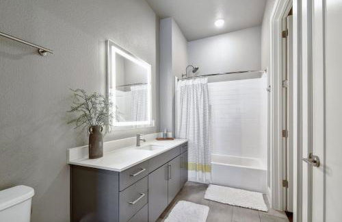 One Bedroom Luxury Apartment - Fast Wi-Fi - Free Parking - Foto 10