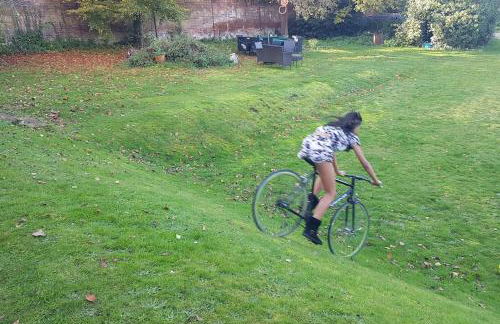 Perfect Family & Friends Home, Free Parking Security Onsite - Photo 22